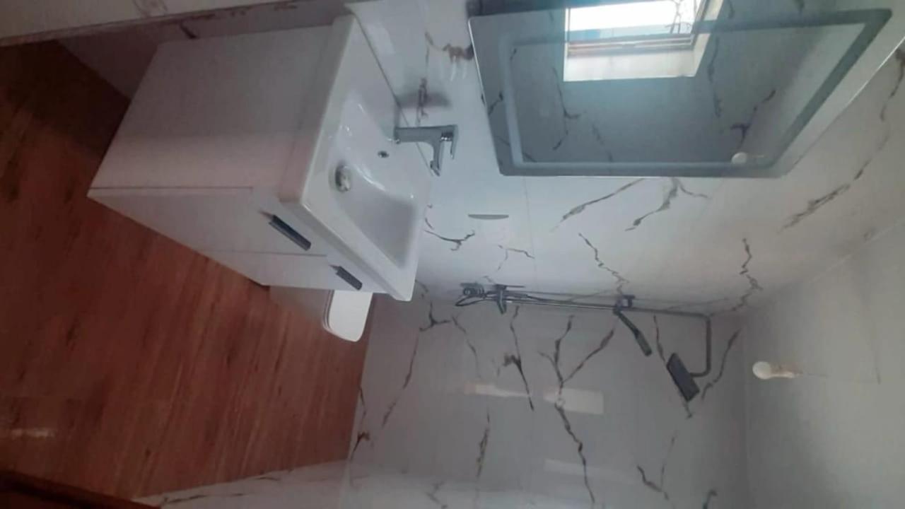 Laa Melossa Sarandë Rom bilde